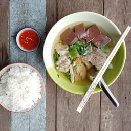 หอมฉุย ต้มเลือดหมู ข้าวขาหมู ข้าวปลาแกะ