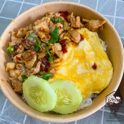 กะเพราไก่ชิ้น+ไข่ข้น