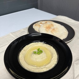 Hummus 230g Served with 1 Pita bread