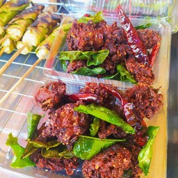 [เซตสุดฮิต] ลาบหมูทอด + ไข่หมึกทอด