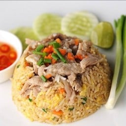 [อร่อยซ่ากับโค้ก] ข้าวผัดหมู +  โค้ก ออริจินัล (กระป๋อง) 