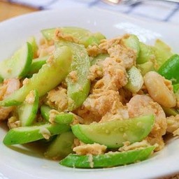 แตงกวาผัดไข่