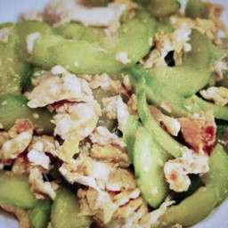 ผัดแตงกวาใส่ไข่เป็นกับ