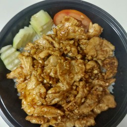 ข้าวหอมมะลิราดไก่กระเทียม