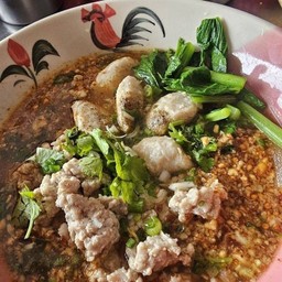 วุ้นเส้นต้มยำ น้ำ หมูสับใส่ลูกชิ้นหมู