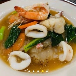 ราดหน้าทะเล