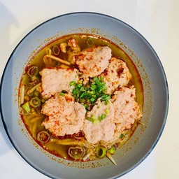 เหล็ง ก๋วยเตี๋ยวต้มยำ ไข่ลาวา ประชาชื่น