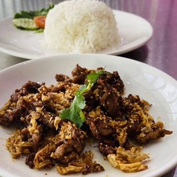 ข้าวหมูทอดกระเทียมพริกไทยดำ