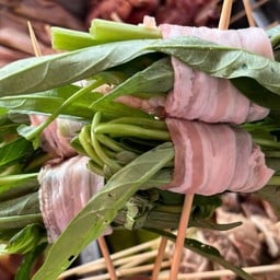 สามชั้นพันผักบุ้ง