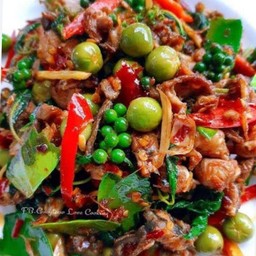 ผัดเผ็ดกบ