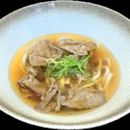 [อร่อยซ่ากับโค้ก] Niku Udon Beef (Hot) +  โค้ก ออริจินัล (กระป๋อง) 