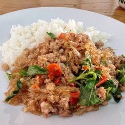 ผัดกระเพราหมูสับวุ้นเส้น