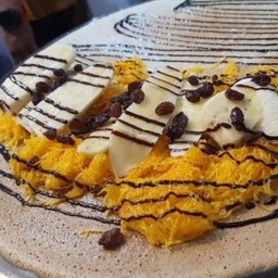 เครปกล้วยหอม+ฝอยทอง+ลูกเกค+ซอส ช็อกโกแลต