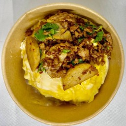 ข้าวไข่ข้นกระเพราหมูยอ ไก่สับ