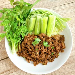 ลาบหมูสับ  ( ราดข้าว)