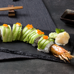 โรลอะโวคาโดกุ้งทอด / Avocado Ebi Katsu Roll