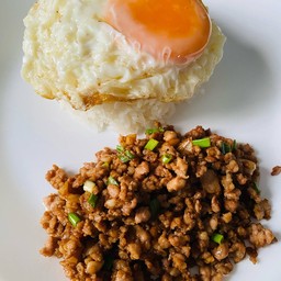 ข้าวหมูสับผัดซีอิ้ว