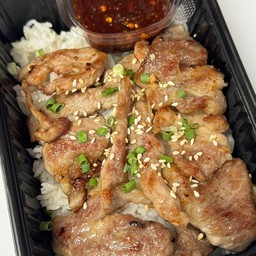ข้าวหน้าหมูย่าง