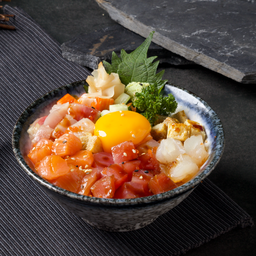 ข้าวหน้าปลาดิบหั่นเต๋าพร้อมไข่ดอง / Bara Chirashi Don with Pickled Egg