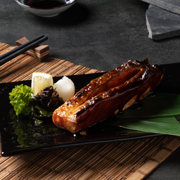 แซลมอนย่างเกลือ/เทอริยากิ / Grilled Salmon with Salt or Teriyaki