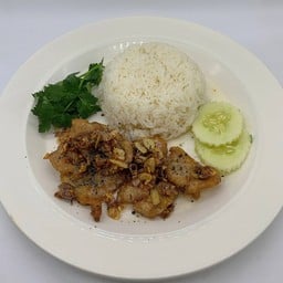 ข้าวหมูทอดกระเทียมพริกไทยโบราณ
