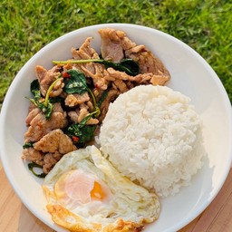 ข้าวกระเพราหมูชิ้น