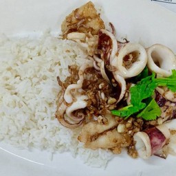 ข้าวปลาหมึกไข่กระเทียม