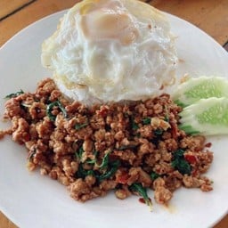 กระเพราหมูสับ