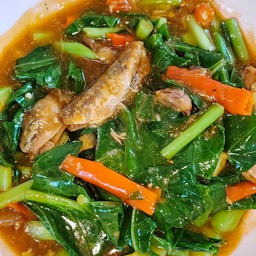 ข้าวผัดคะน้าปลากระป๋อง