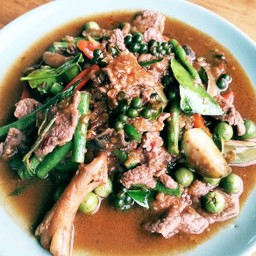 ผัดเผ็ดเนื้อ