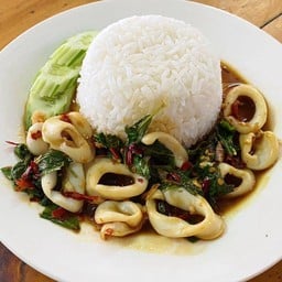 กระเพราปลาหมึก