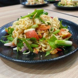 37.ยำมาม่า