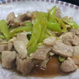 ผัดพริกหยวกราดข้าว