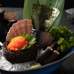 ซาชิมิไข่กุ้งคู่สาหร่ายย่าง / Ebiko with Grilled Seaweed Sashimi