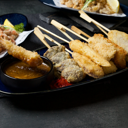 รวมทอดคู่แกงกระหรี่และซอสหวาน / Ten Ten Kaisen Fried Kare