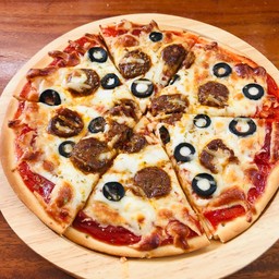 พิซซา หน้าซาลามี่ มะกอกดำ