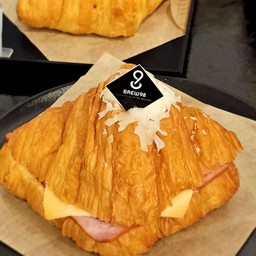 Ham and Cheese Croissant (ครัวซองต์แฮมชีส) (M size)