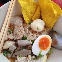 รุ่งทิวาก๋วยเตี๋ยวต้มยำสดุ้ง(สาขาคุณยาย)