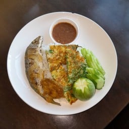 ข้าวสวยน้ำพริกกะปิปลาทู