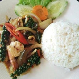 ผัดขี้เมาราดข้าว