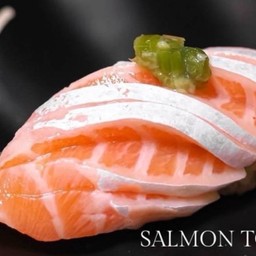 041 ซูชิ ท้องปลาแซลมอน Salmon Toro