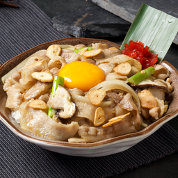 ข้าวหน้าหมูคุโรบุตะสไตล์ญี่ปุ่นพร้อมไข่ดอง / Japanese-style Kurobuta Don with Pickled Egg