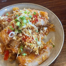 หมูกรอบคั่วพริกเกลือ(กับข้าว)