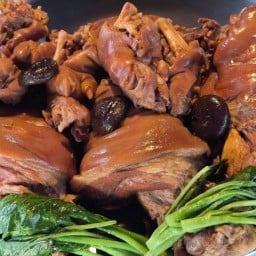 ขาหมูร่าเริง บางโปรง