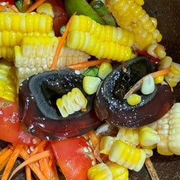 ตำข้าวโพดไข่เยี่ยวม้า