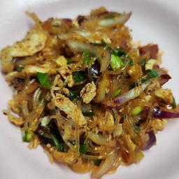 ลาบวุ้นเส้นไก่ ราดข้าว