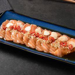 ซาชิมิแซลมอนดองน้ำปลา/ ซีอิ๊วญี่ปุ่น / Salmon Uzukuri Sashimi with Fish Sauce or Shoyu