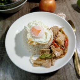 ข้าวผัดพริกไก่ไข่ดาว