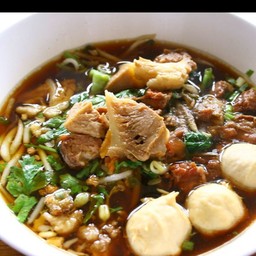 ก๋วยเตี๋ยวหมูตุ๋นเส้นเล็ก