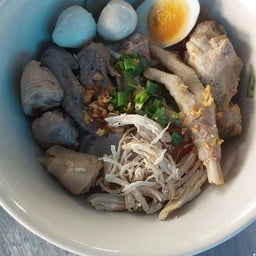 ฟาฮัดก๋วยเตี๋ยวไก่มะระ